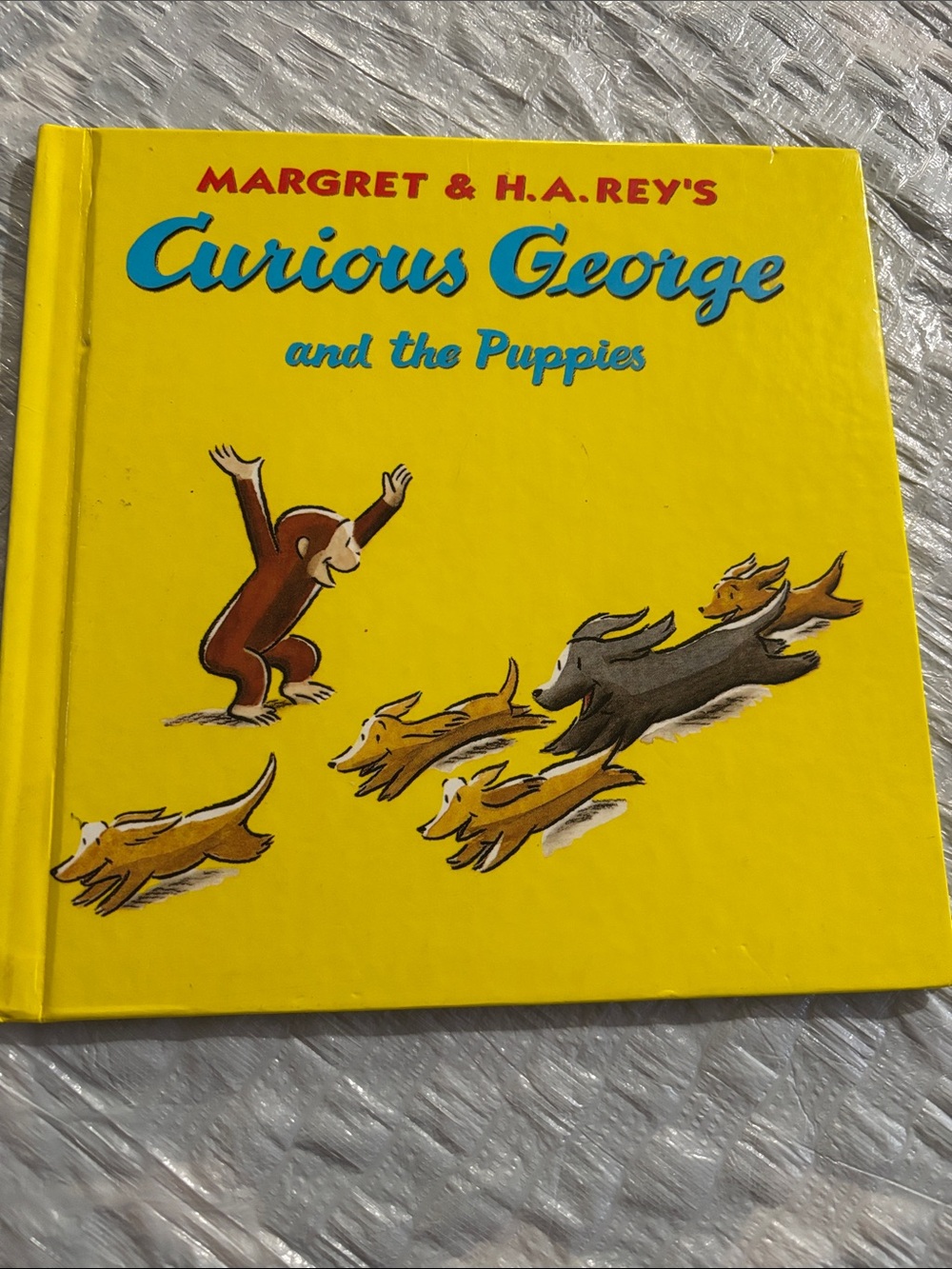 's Curious George and the Puppies - Yellow Hardcover
